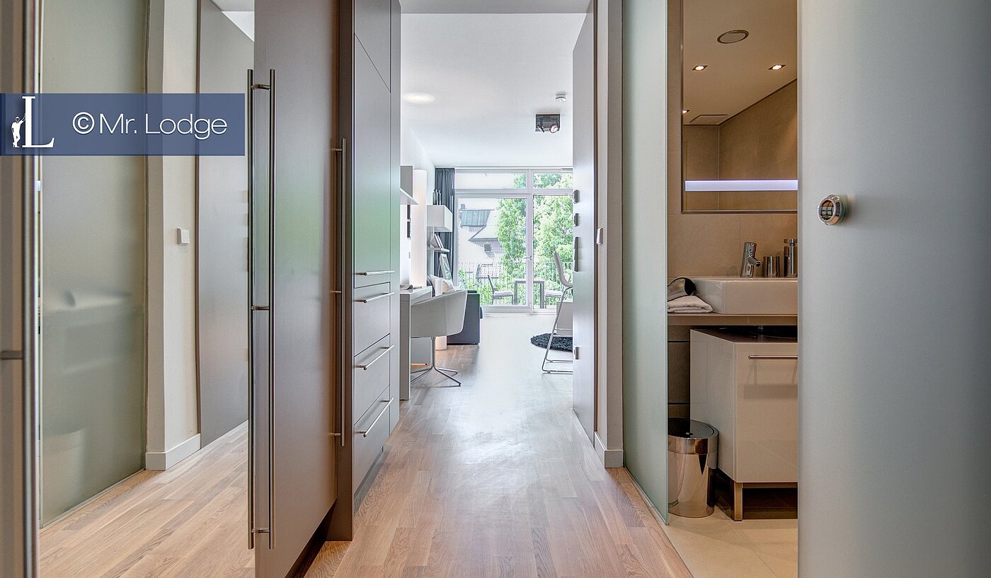 Lapos a  címen 1 Szoba | München-Bogenhausen | 1802ML4 | und großer Spiegelwand