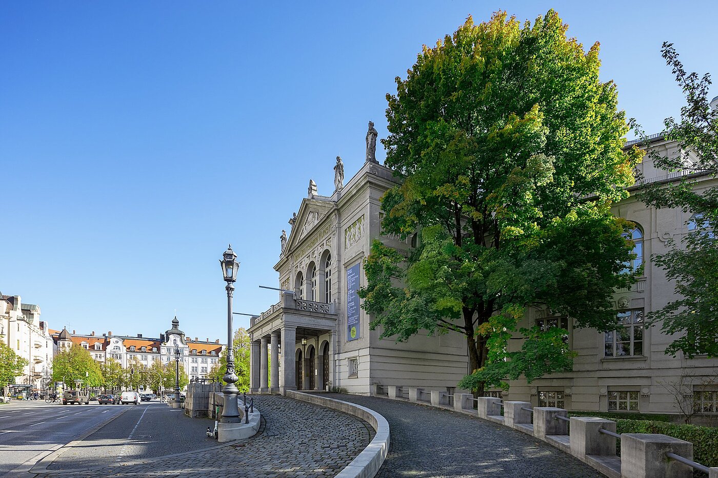 Lapos a  címen 2.5 Szobák | München-Au | 2002ML5 | Prinzregententheater