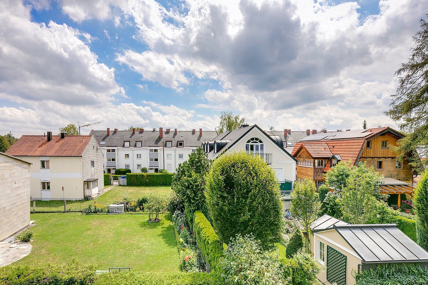 Középső sorház a  címen 5 Szobák | München-Obermenzing | 1907ML6 | Gepflegte Nachbarschaft