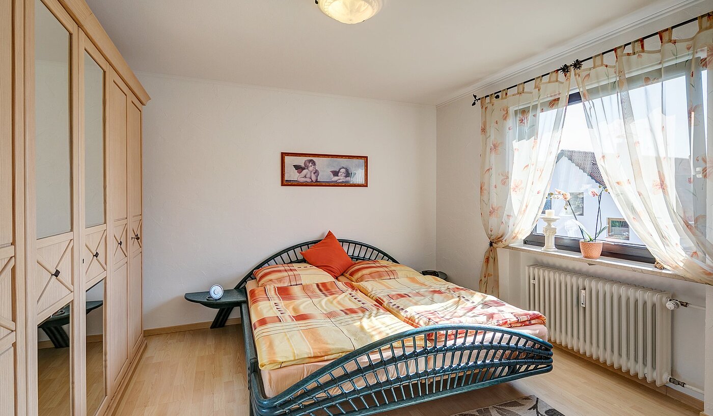 Flad med 2 Værelser | Eching | 1810ML2 | ...Schlafzimmer