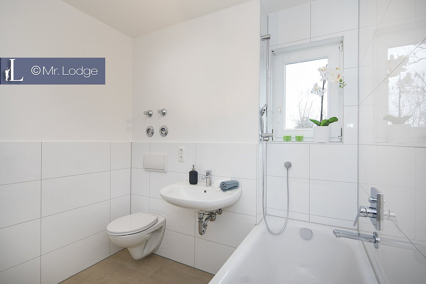 Плосък с 5 Стаи | 1702ML3 | Bad mit Fenster