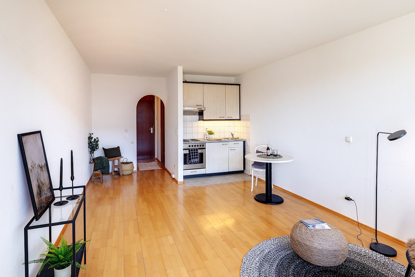 Ploché s 1 Pokoj | Herrsching am Ammersee | 2302ML2 | Großer Wohn- & Schlafbereich