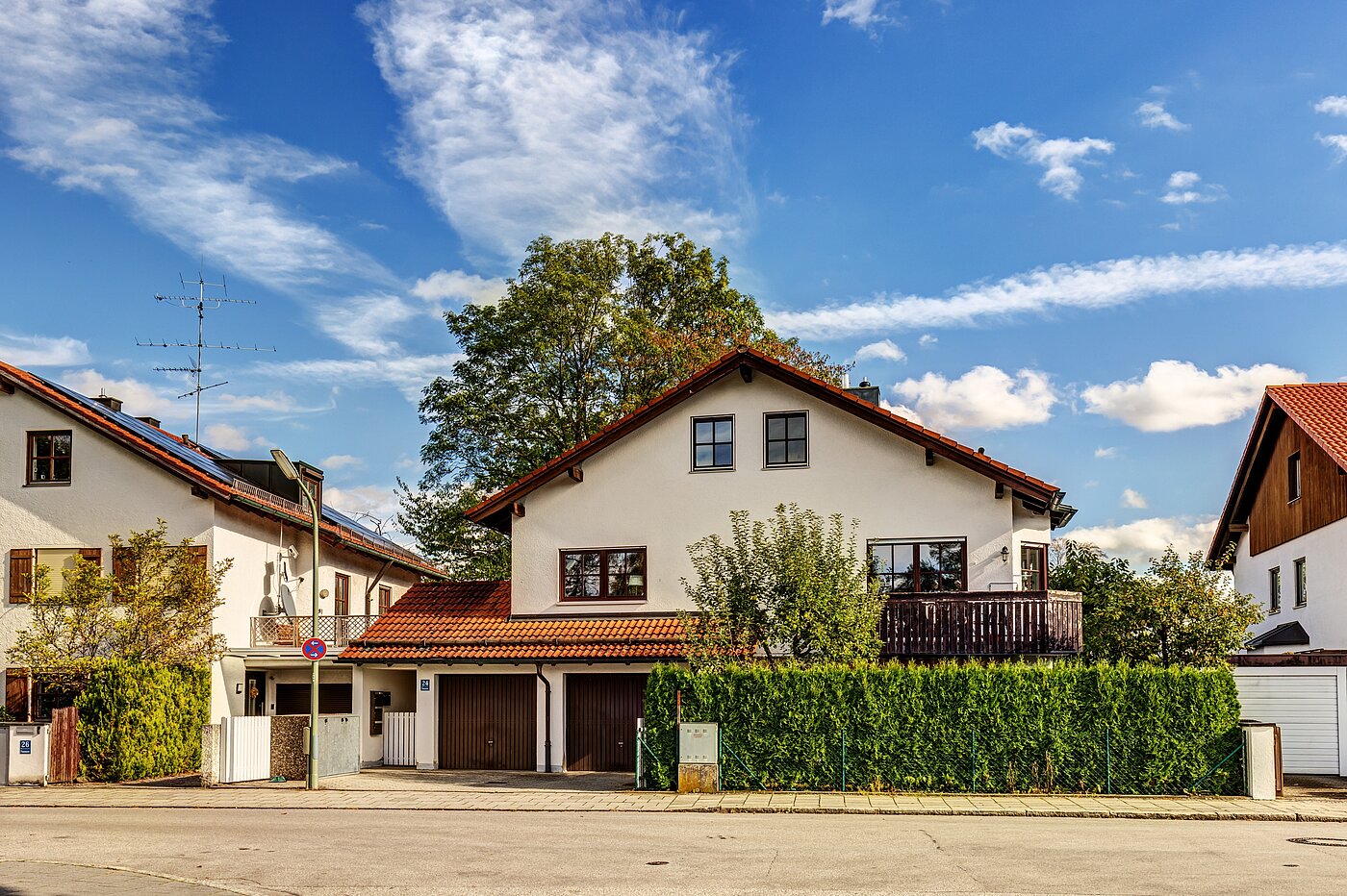 Apartment with 3 room | München-Trudering | 70481 | Außenansicht mit Garage