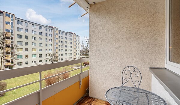 Ravna stran s spletno stranjo . 2 Sobe | München-Bogenhausen | 70287 | Balkon...