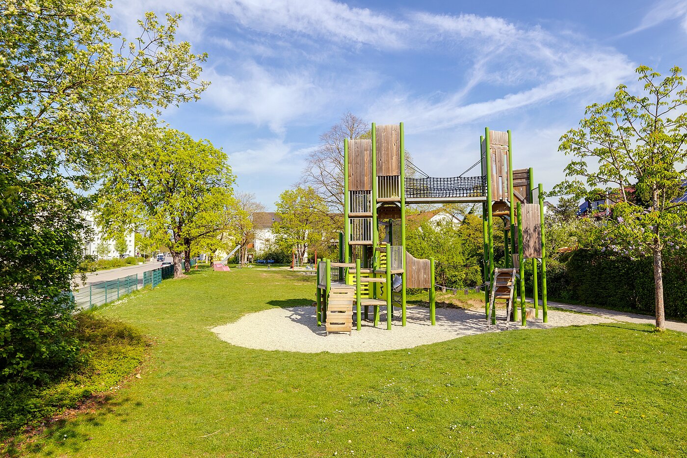 Dvojdom s 6.5 Izby | Unterschleißheim | 70122 | Spielplatz in der Alleestraße