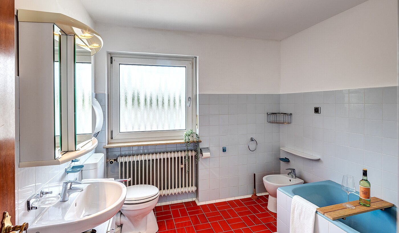 Терасова къща в центъра с 4 Стаи | Maisach | 70125 | Bad mit Fenster
