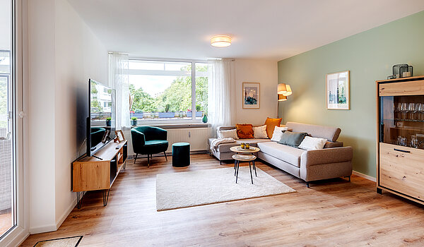 Ravna stran s spletno stranjo . 3 Sobe | Unterhaching | 70421