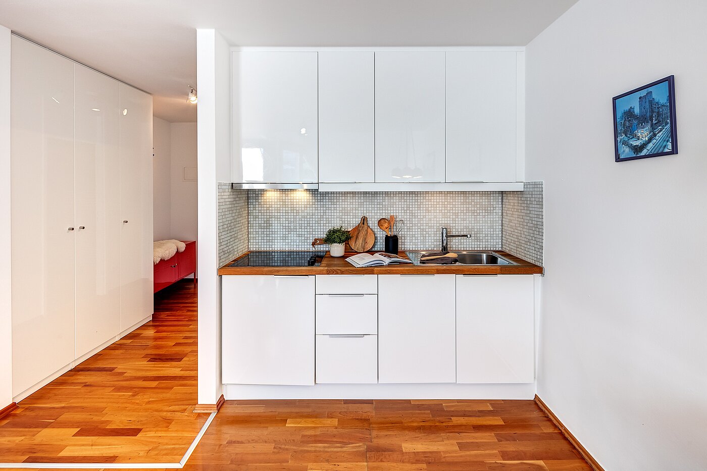 Ravna stran s spletno stranjo . 1 Soba | München-Maxvorstadt | 70165 | Moderne Küchenzeile