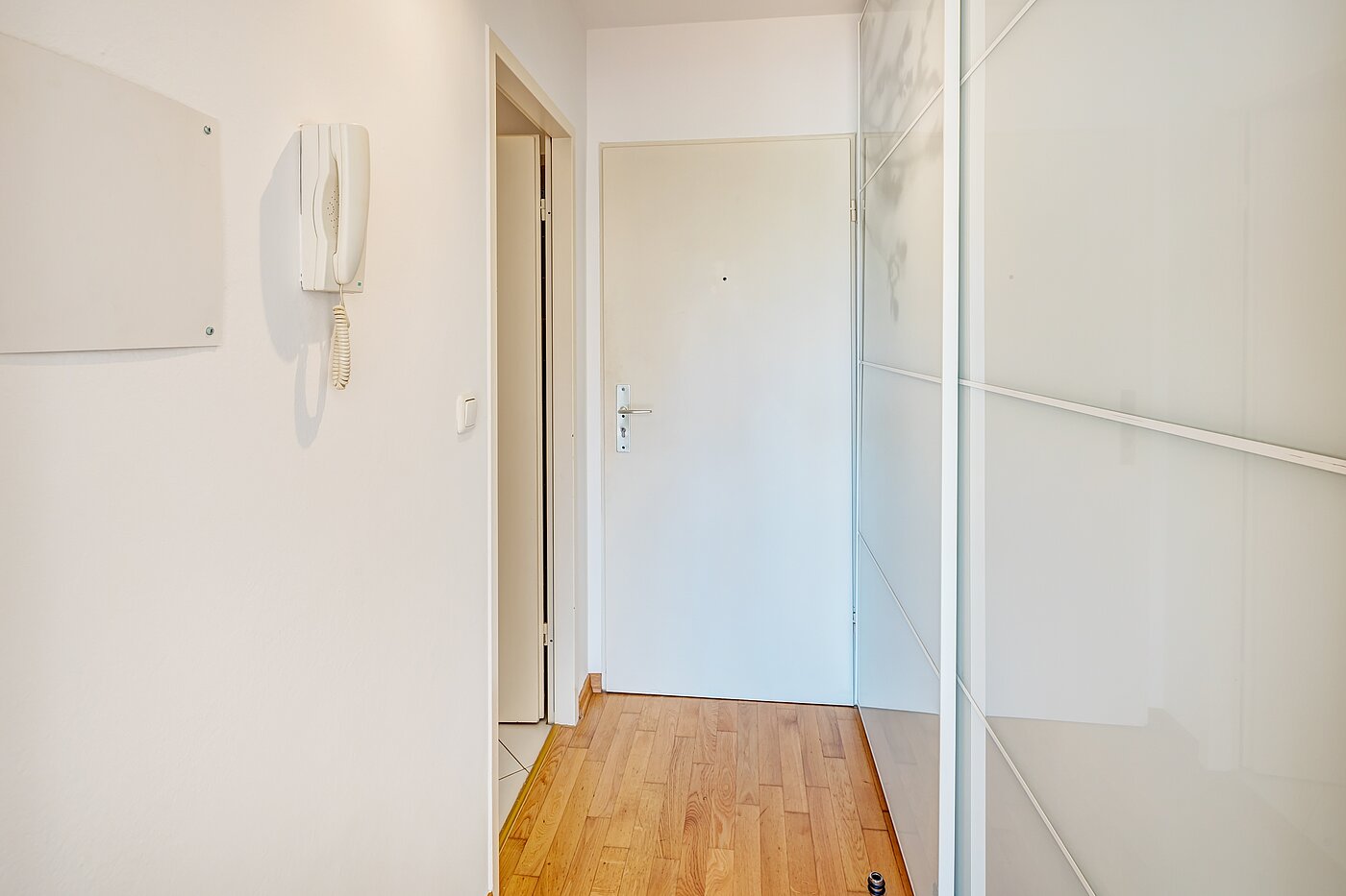 Apartment med 2 Værelser | München-Feldmoching | 70466 | Flur Richtung Eingang