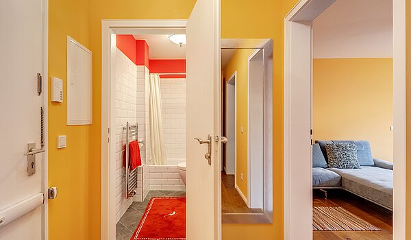 Ravna stran s spletno stranjo . 2 Sobe | München-Bogenhausen | 70287 | ...Bad und Wohnzimmer