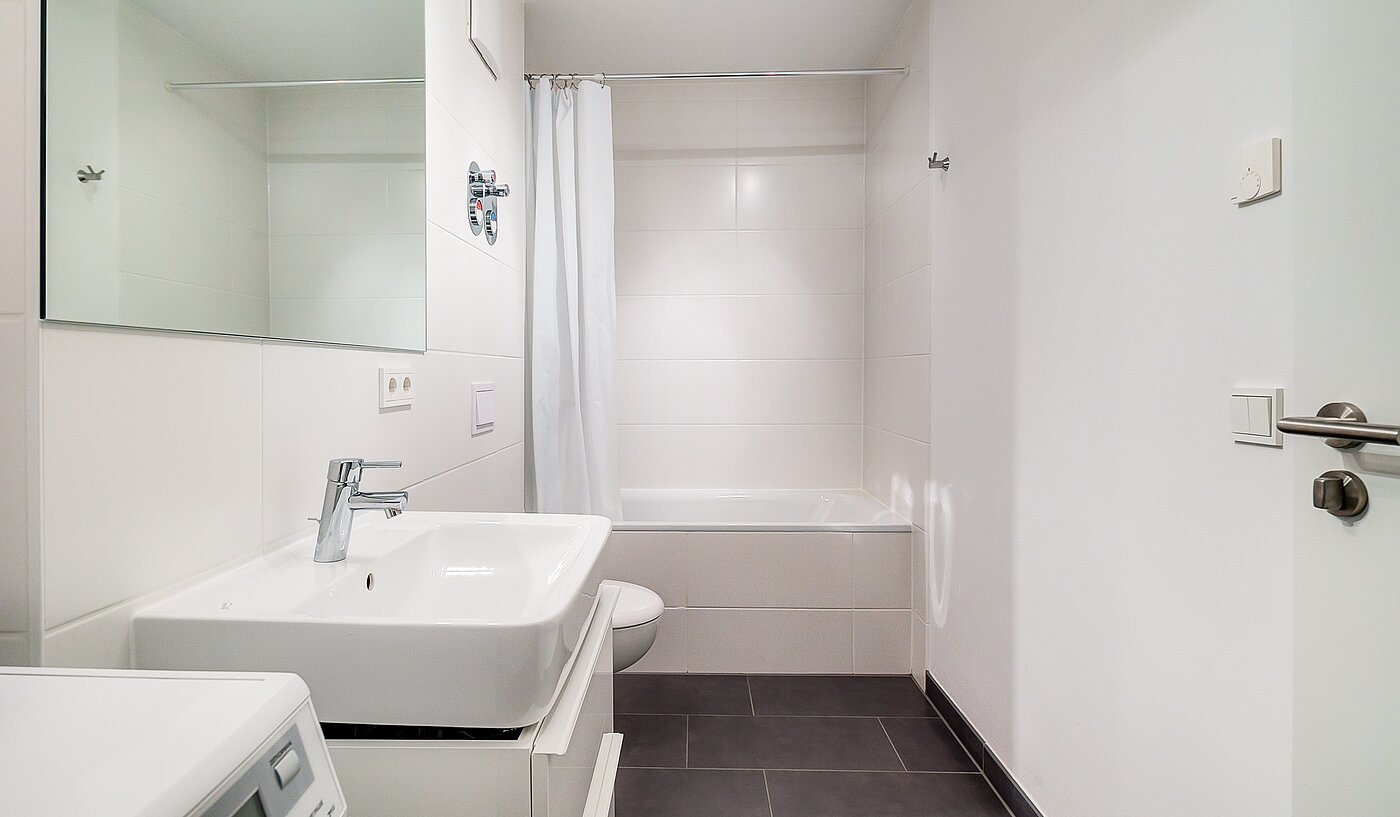 apartamento em prédio com 3 Zimmern | München-Moosach | 70164 | ...und Badewanne