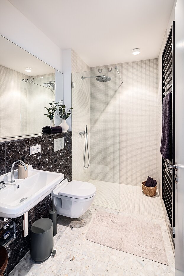 Ploché s 2 Izby | München-Schwabing | 70195 | ...Duschbad,...