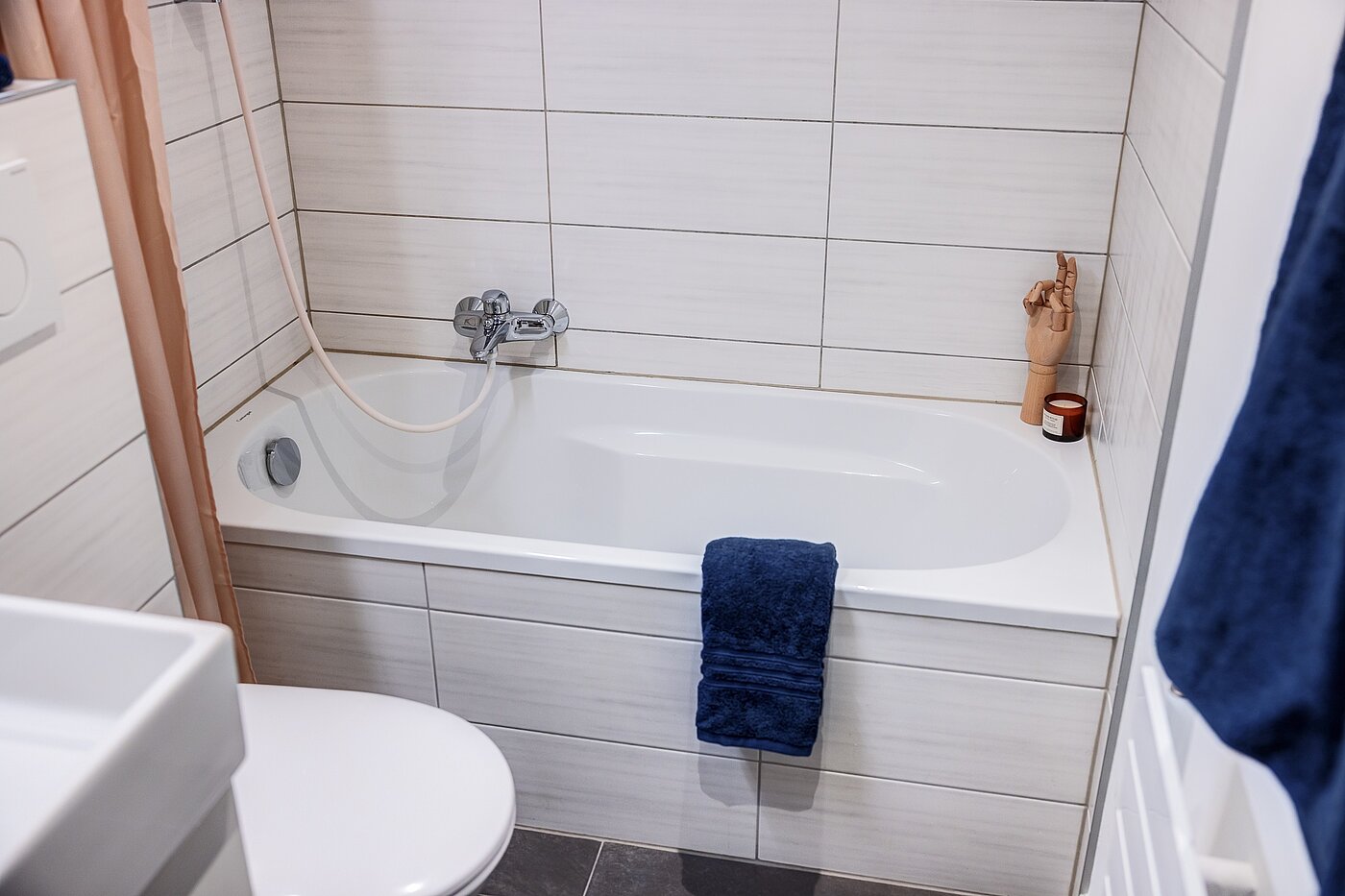 Lapos a  címen 2 Szobák | München-Maxvorstadt | 70390 | ...Badewanne
