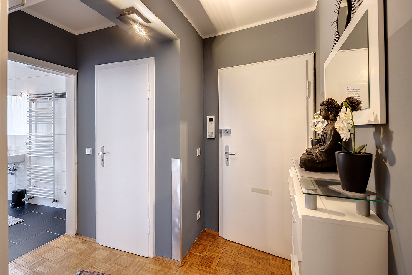 Ισόγειο διαμέρισμα με 2 Δωμάτια | 70219 | Eingangsbereich mit Abstellkammer