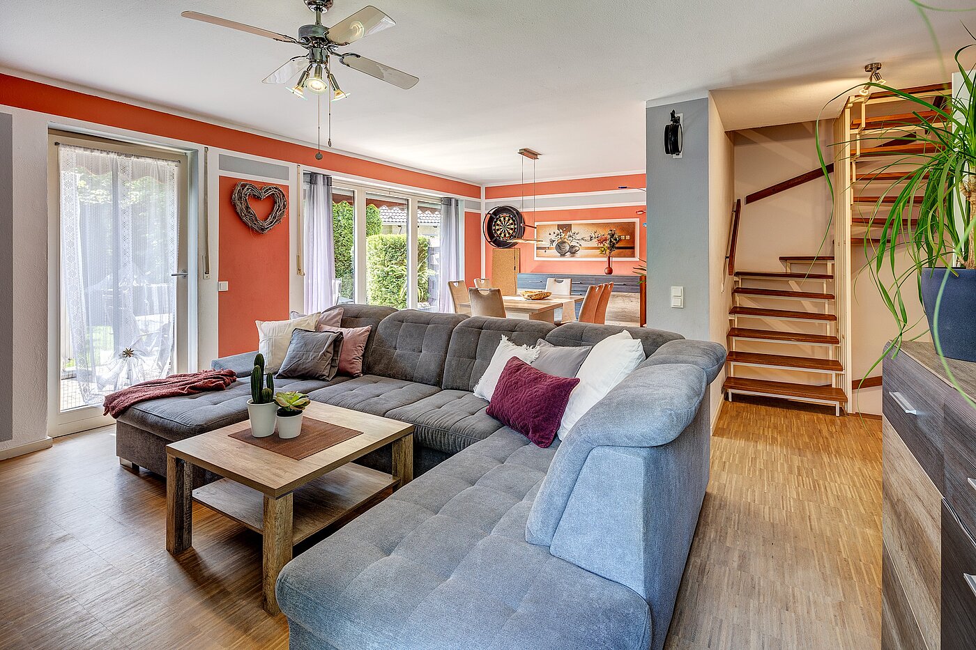 Rohový řadový dům s 6 Pokoje | Germering | 70033 | Treppe gut integriert