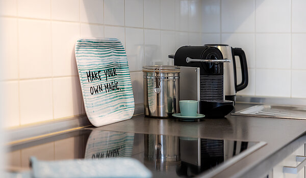 Ravna stran s spletno stranjo . 2 Sobe | Haar | 70426 | ...und allen...