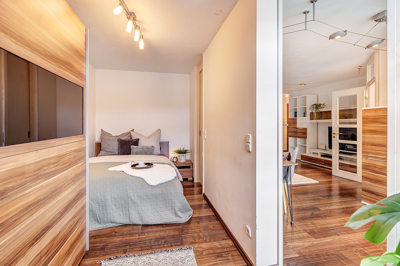 Ploché s 2 Izby | München-Schwabing | 2205ML71 | Blick ins Schlafzimmer...