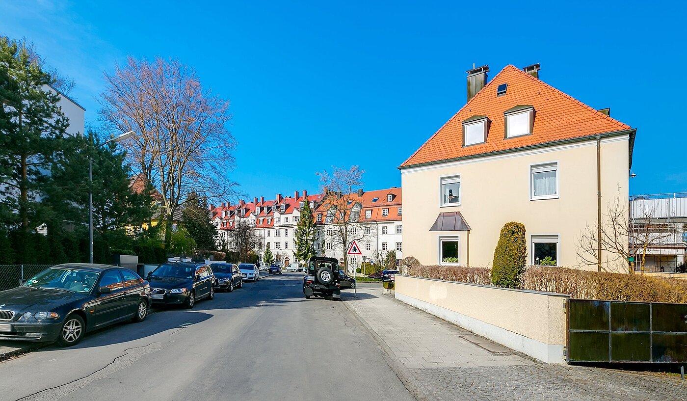 Ploché s 2 Izby | München-Schwabing | 2004ML1 | gepflegte Nachbarschaft