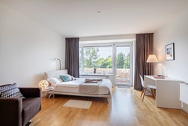 Solln: Apartma s posebnim šarmom – južni balkon – prost