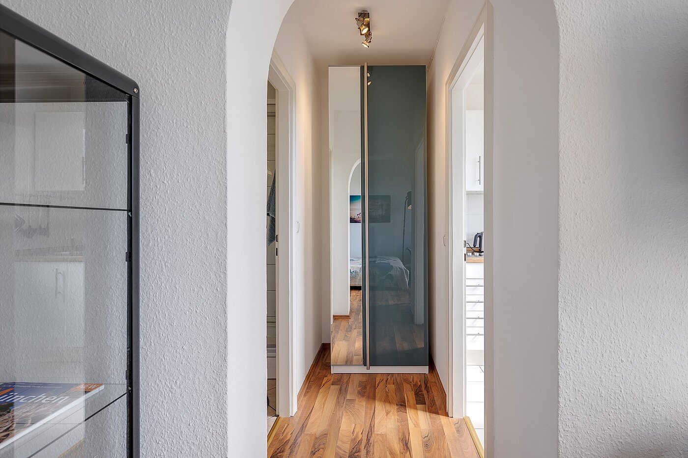 Flad med 1 Værelse | München-Oberföhring | 2104ML2 | Durchgang zum Bad/Küche