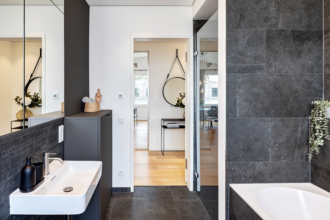 Ploché s 2 Pokoje | 70134 | ...und Badewanne