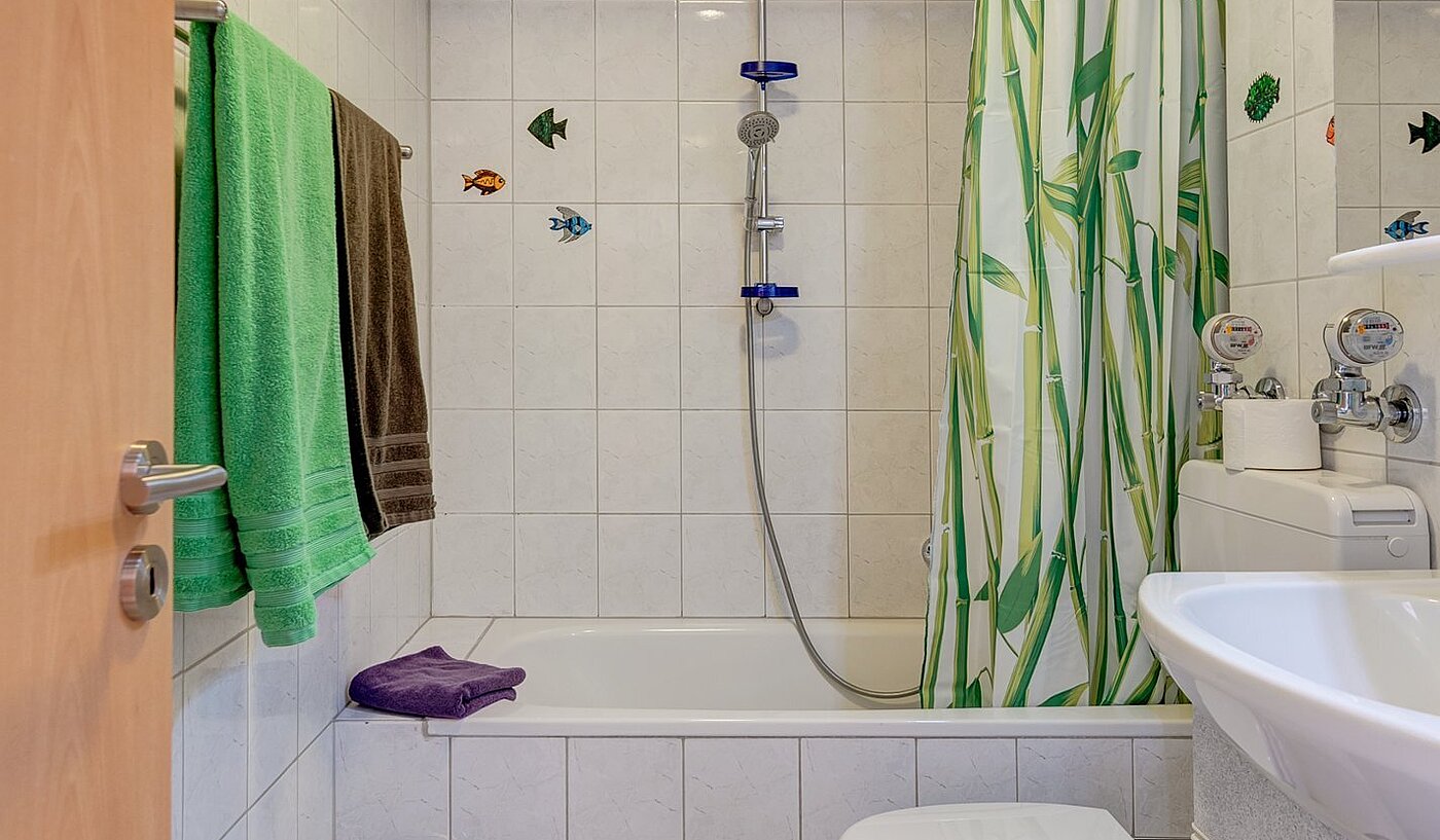 Flad med 2 Værelser | Eching | 1810ML2 | Hell gefliestes Bad