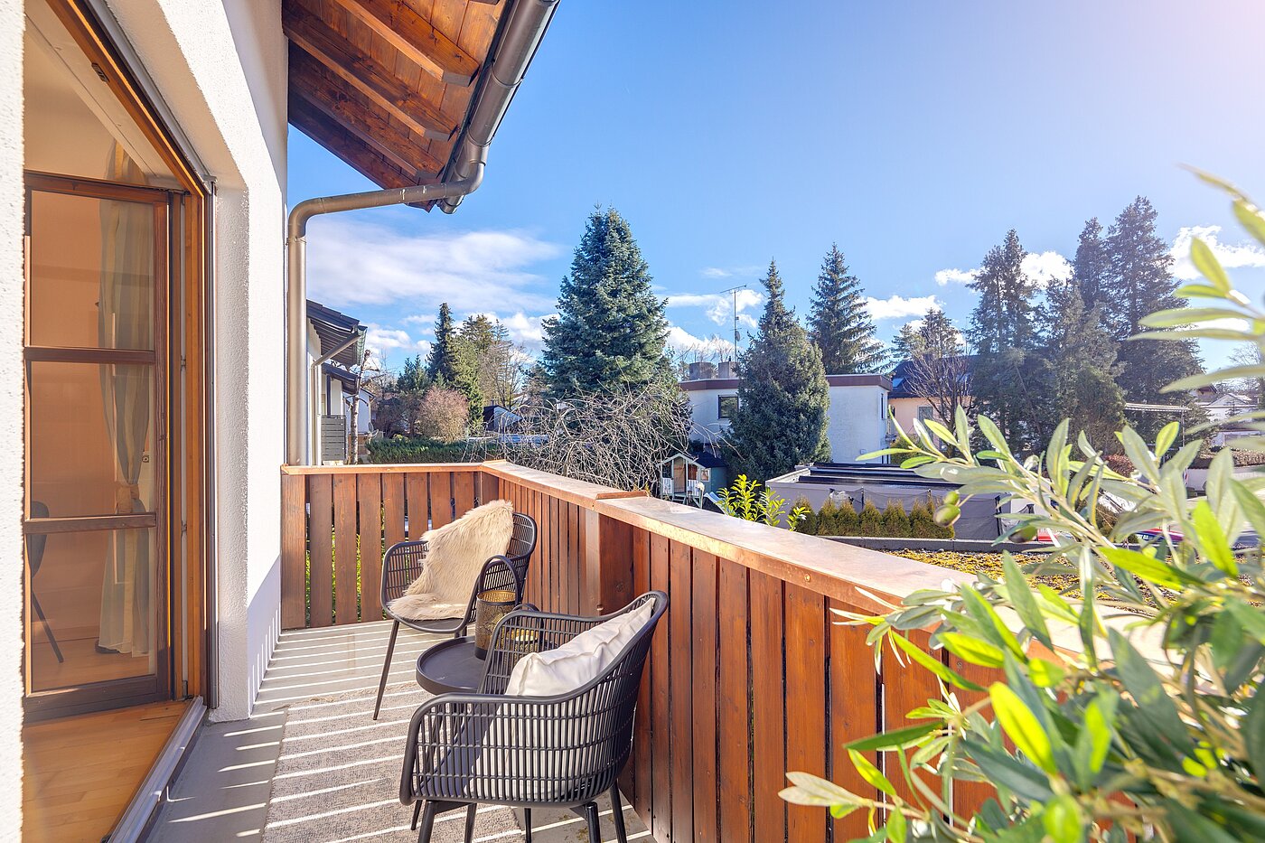 Ravna stran s spletno stranjo . 2 Sobe | München-Trudering | 701781 | ...Südbalkon