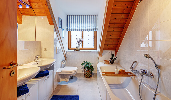 Mezonetno stanovanje s spletno stranjo . 3.5 Sobe | München-Trudering | 70391 | Badezimmer...