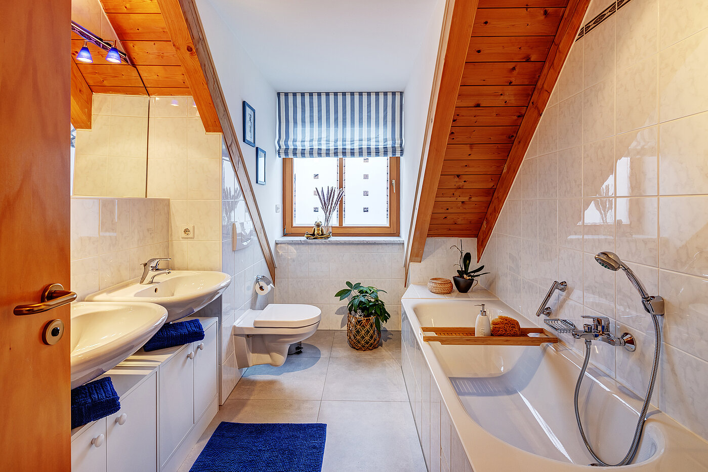 Maisonette-lägenhet med 3.5 Rum | München-Trudering | 70391 | Badezimmer...