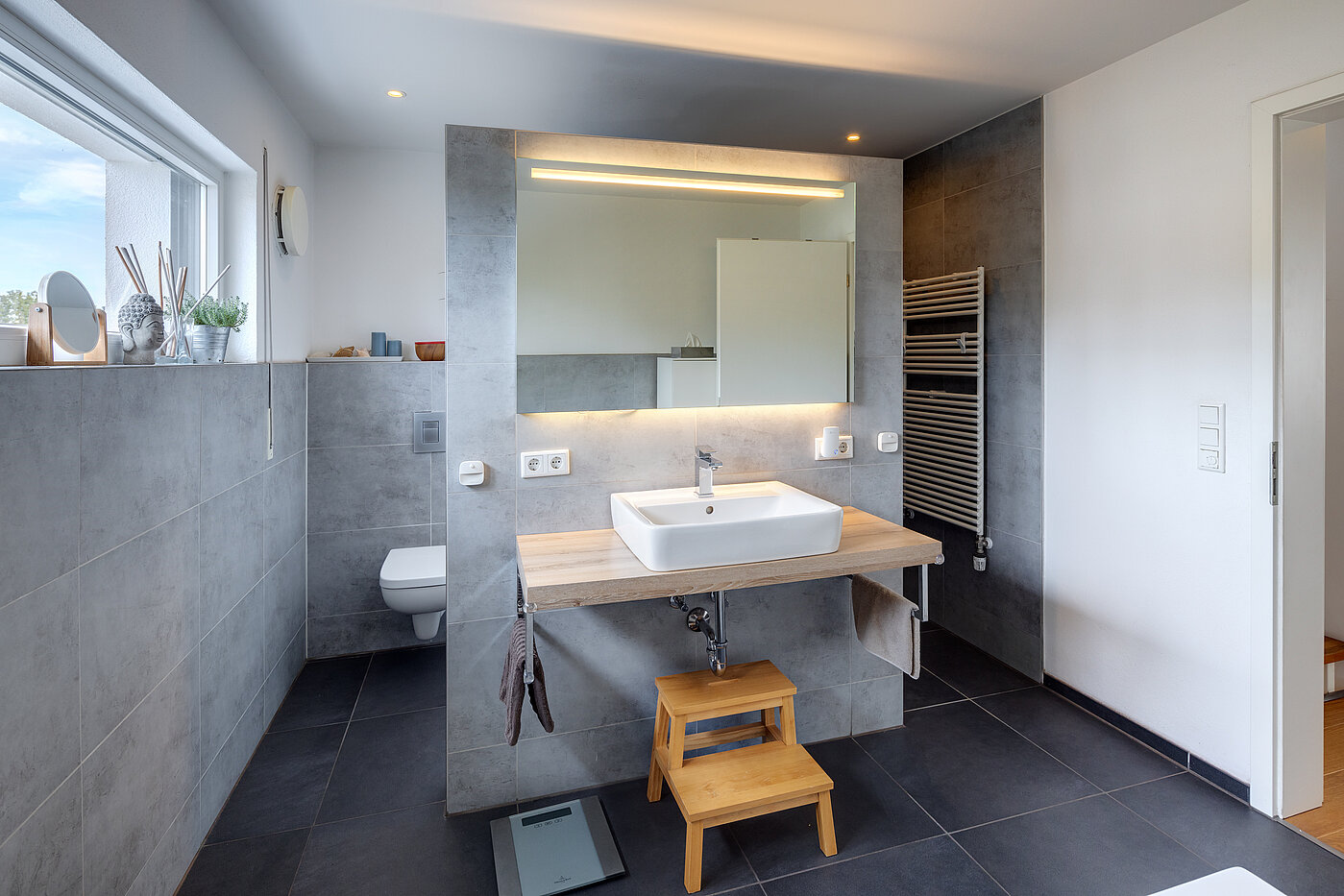 Dom w zabudowie bliźniaczej z 5 Pokoje | München-Aubing | 70162 | ...sowie Dusche und WC