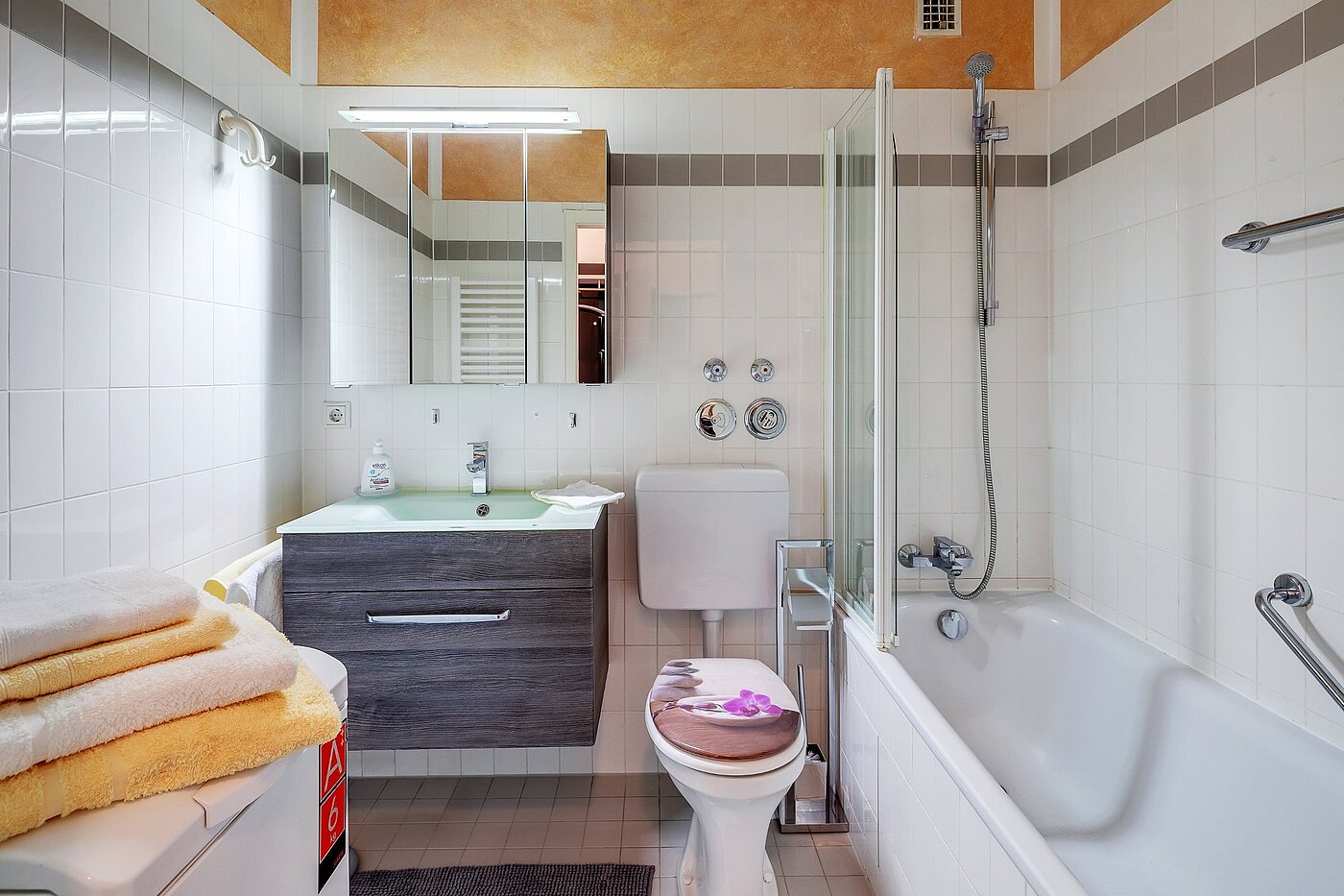 플랫 와 함께 2 객실 | München-Aubing | 2104ML1 | Geschmackvolles Bad...