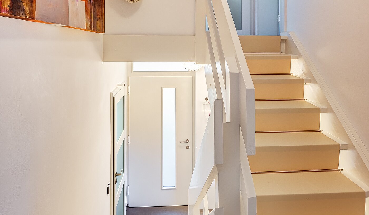 Köşe teraslı ev ile 3 Odalar | Kreuth | 70037 | Flur zum Obergeschoss