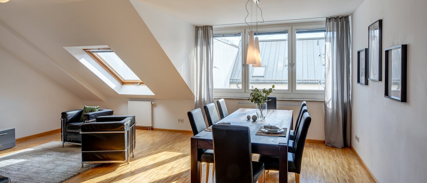 Апартамент с покривна тераса München Maxvorstadt - Museumsviertel 02 Дневна зона 1