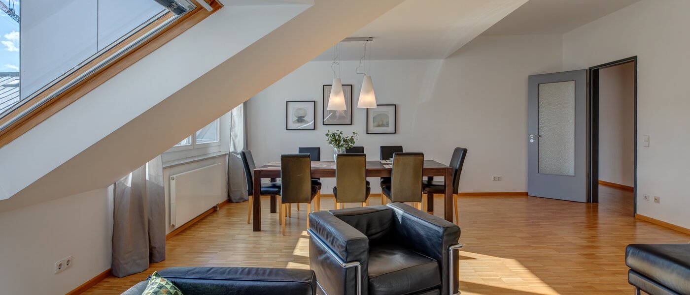 Апартамент с покривна тераса München Maxvorstadt - Museumsviertel 03 Дневна зона 1