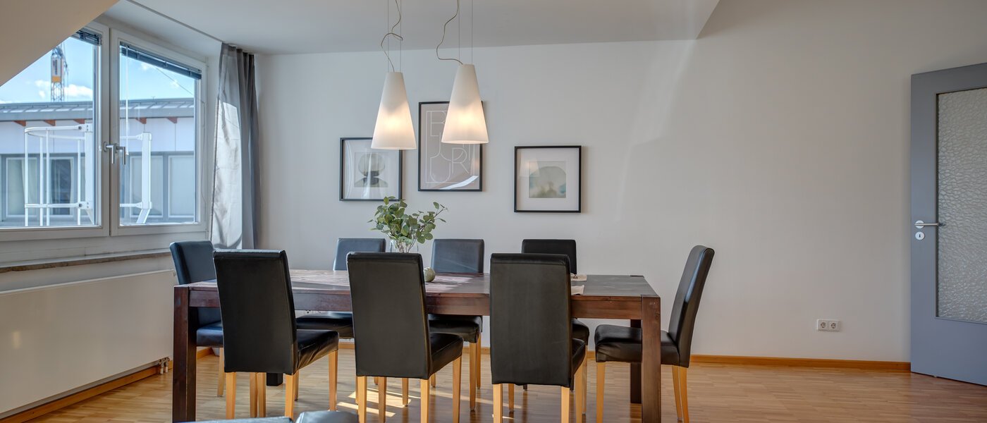 Апартамент с покривна тераса München Maxvorstadt - Museumsviertel 01 Трапезария 1