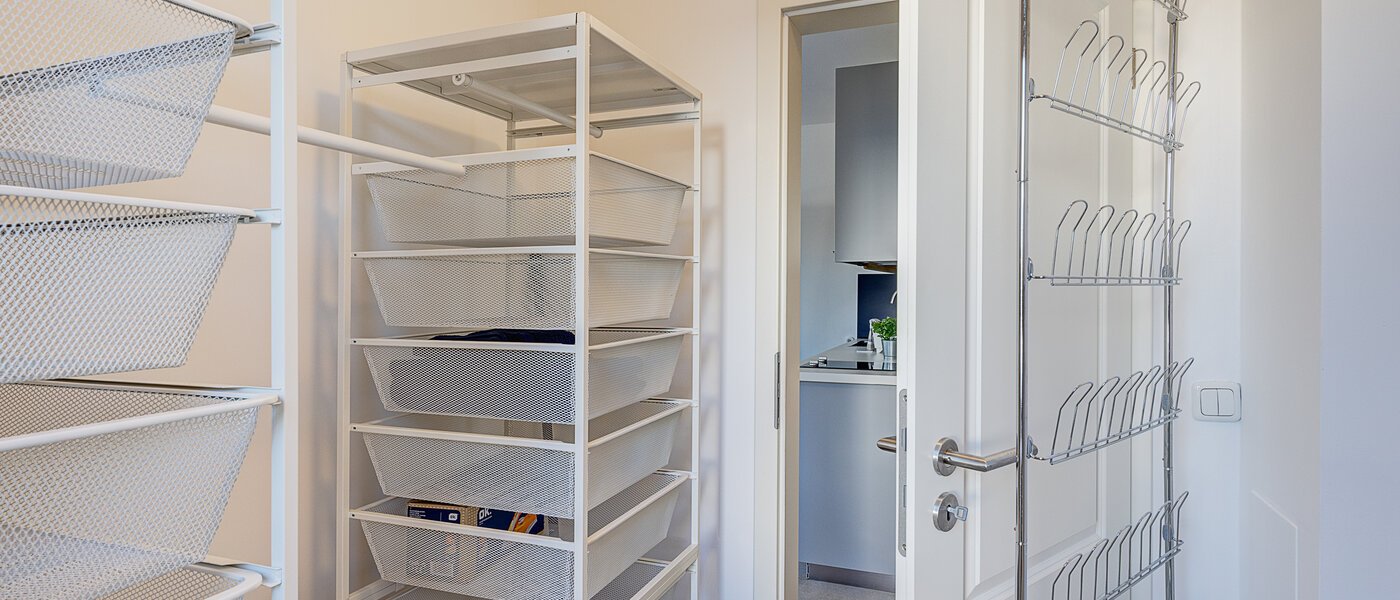 Ravna stran München Ramersdorf 02 Garderoba 10174