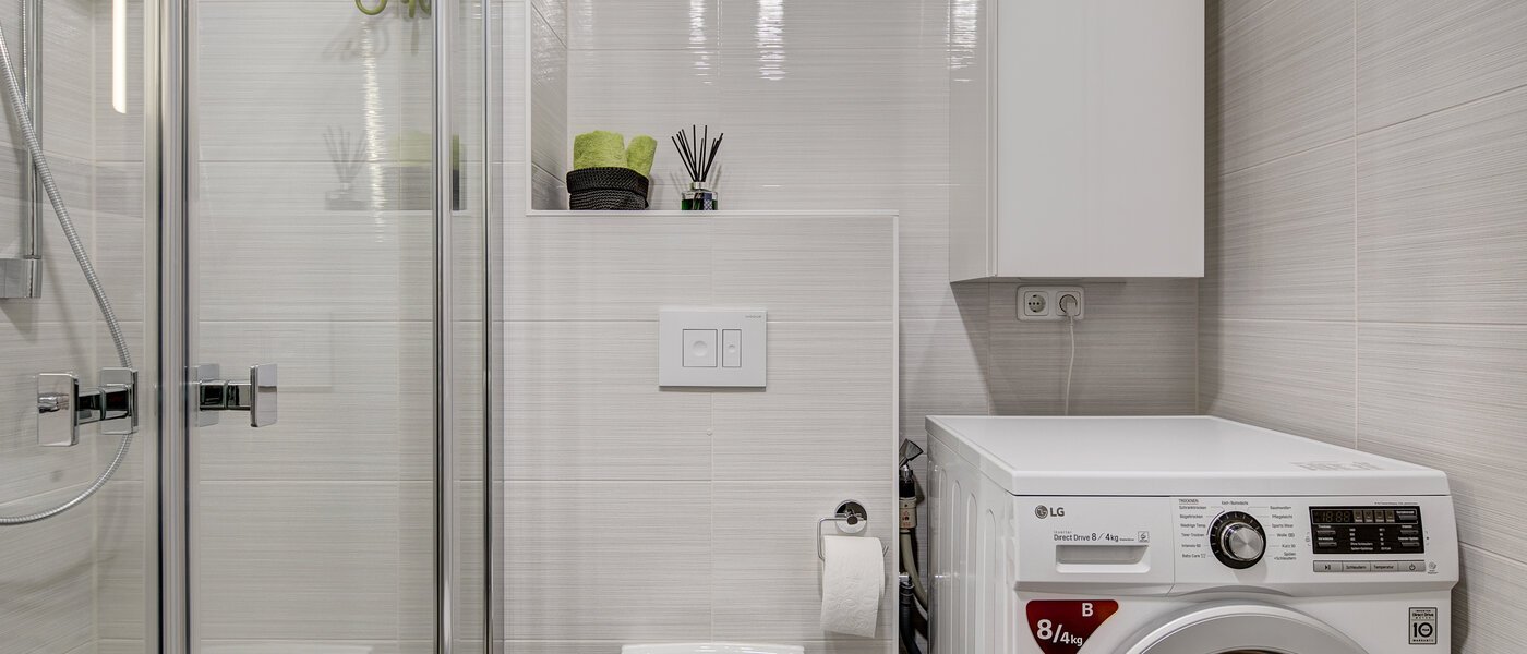 Ravna stran München Moosach 02 Kopalnica 10242