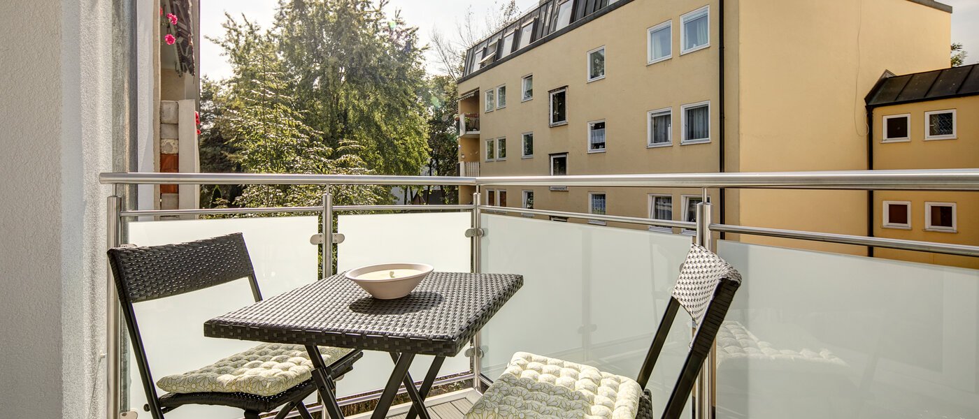 Ravna stran München Moosach 01 Balkon 10242