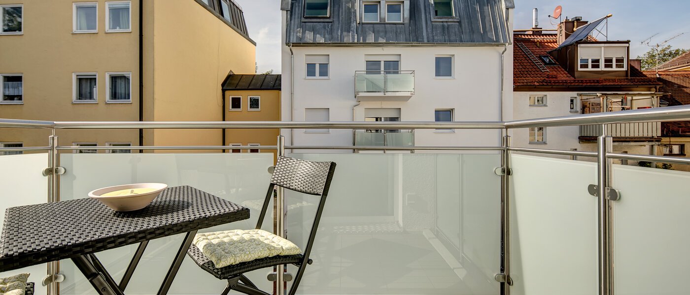 Ravna stran München Moosach 02 Balkon 10242