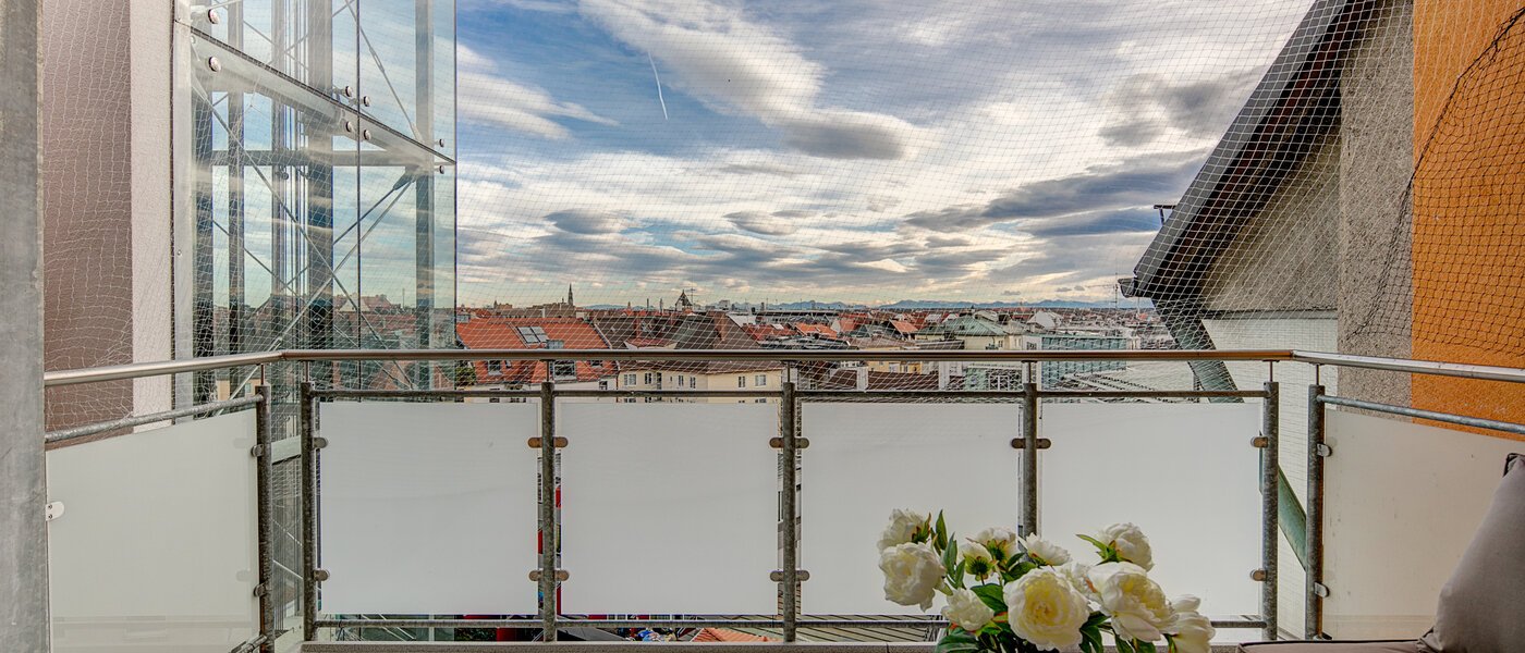 Ravna stran München Ludwigsvorstadt 03 Balkon 10286