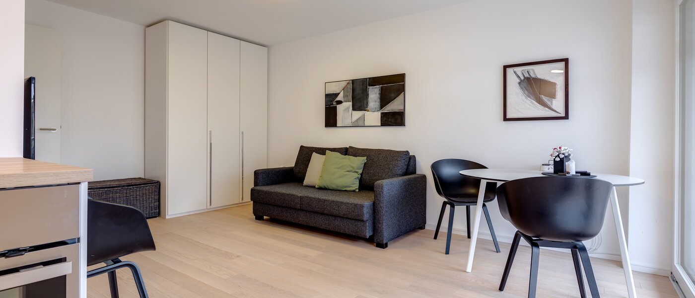 Ravna stran München Nymphenburg 04 Življenje 10315