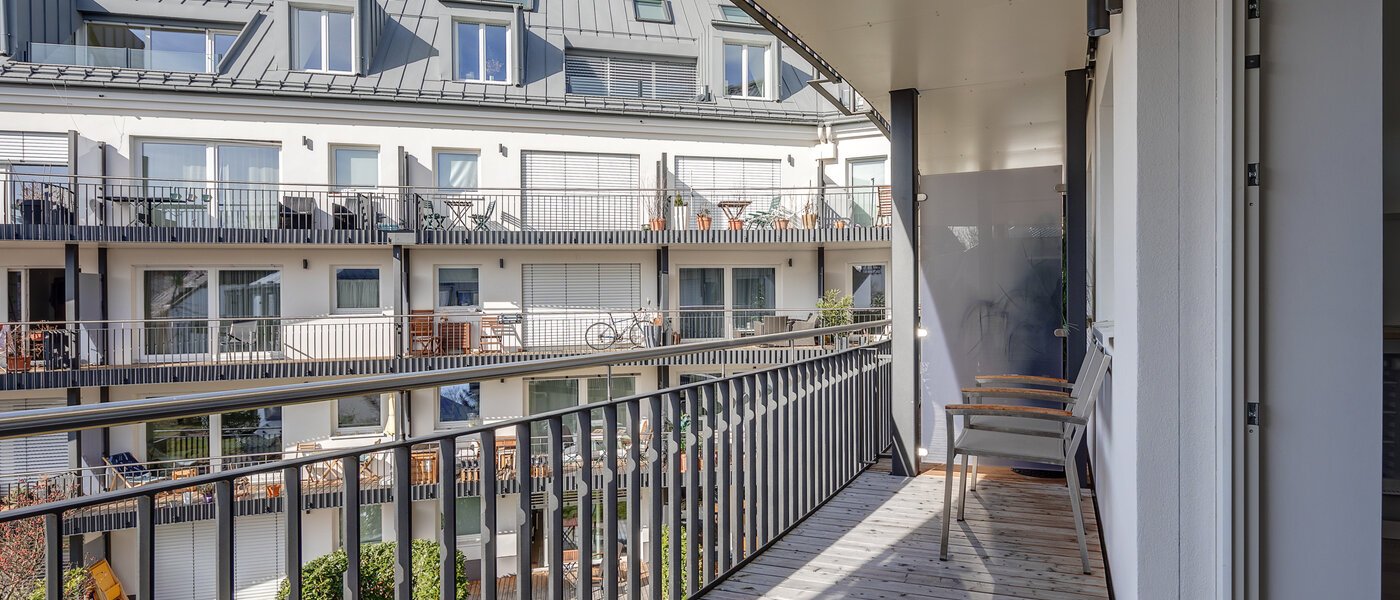 Ravna stran München Nymphenburg 01 Balkon 10315