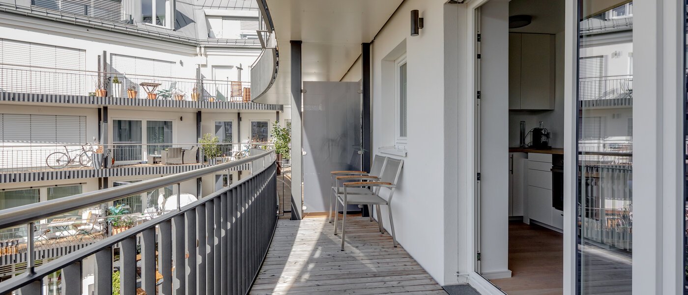 Ravna stran München Nymphenburg 02 Balkon 10315