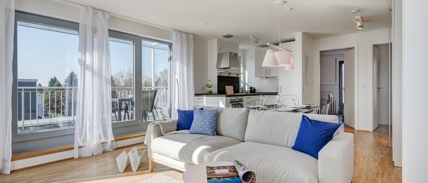 Апартамент с покривна тераса München Ramersdorf 01 Living 10340