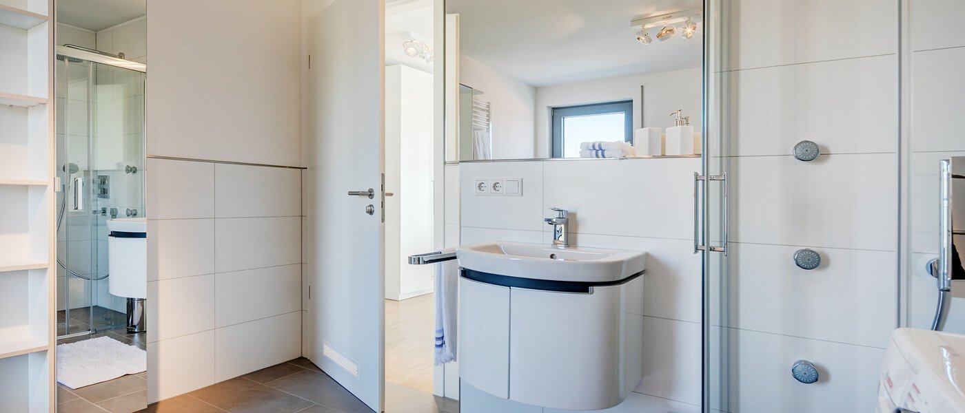 Апартамент с покривна тераса München Ramersdorf 04 Баня 10340