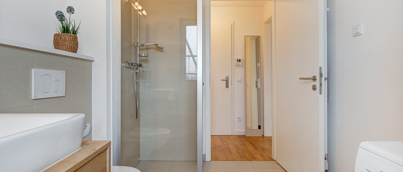 Ravna stran München Am Hart 02 Kopalnica 10426