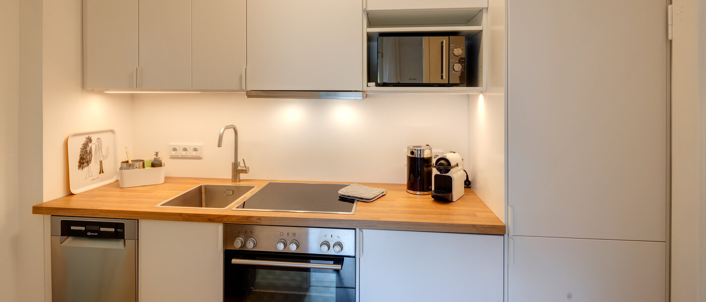 Ravna stran München Schwabing-West (rund um den Hohenzollernplatz) 01 Kuhinja 10458