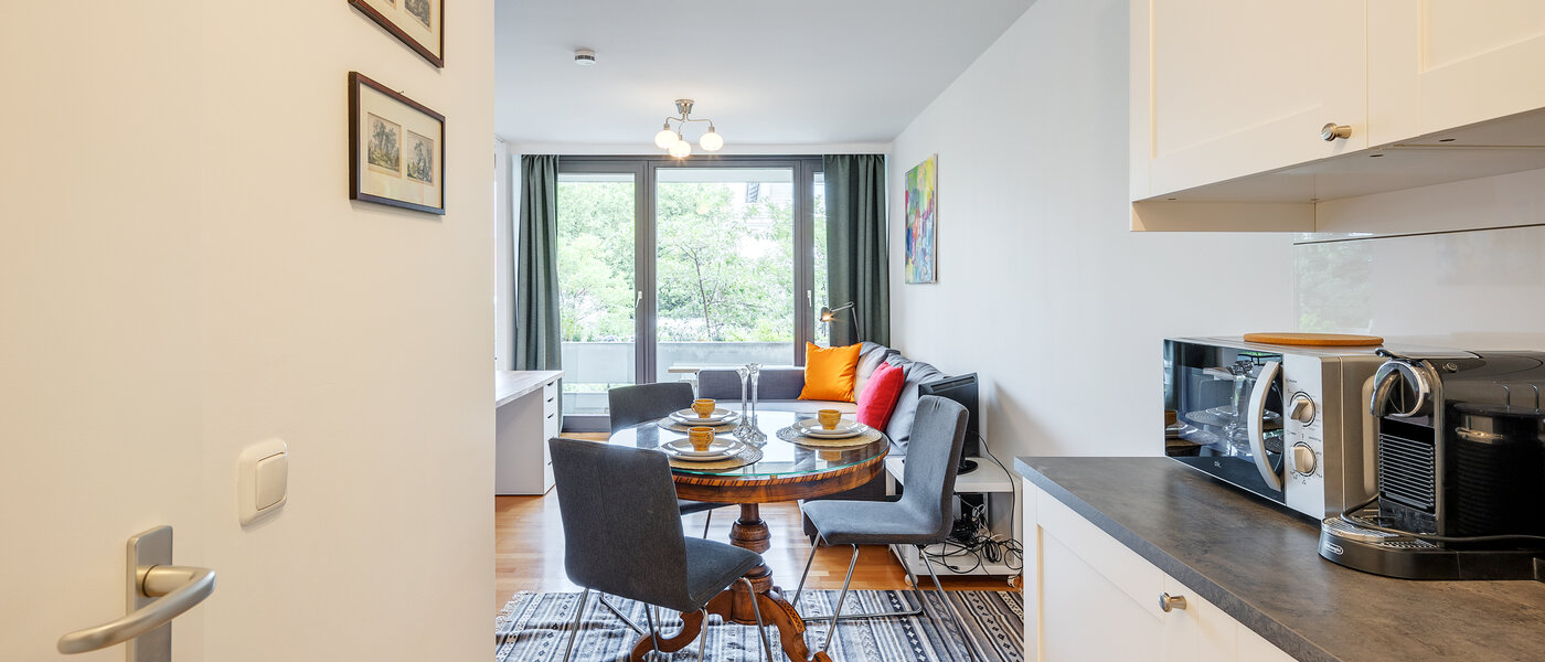 Ravna stran München Nymphenburg 03 Kuhinja 10522