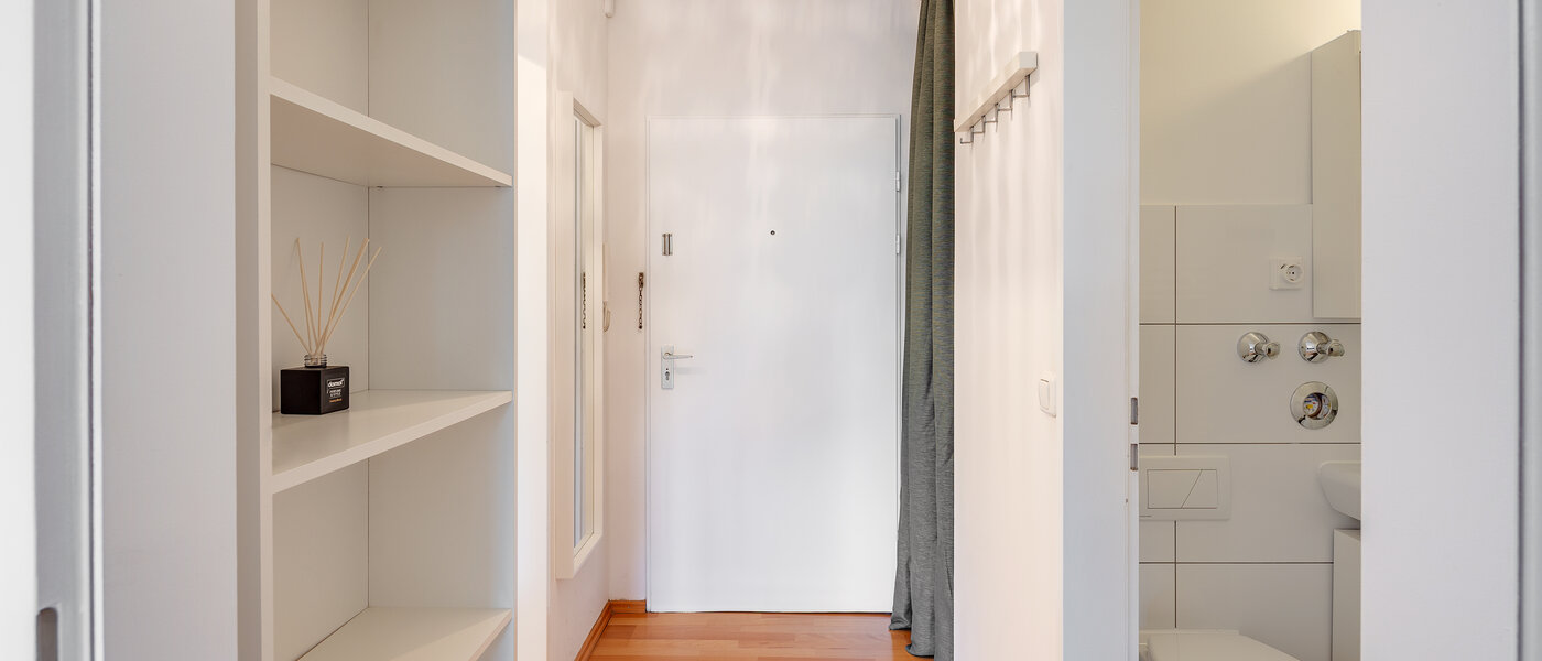 Ravna stran München Nymphenburg 01 Koridor/hodnik 10522