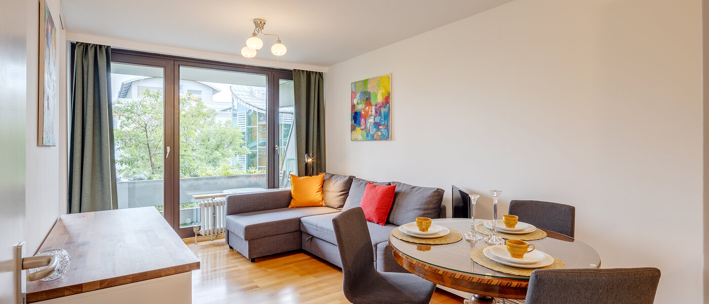 Ravna stran München Nymphenburg 01 Dnevni prostor 10522